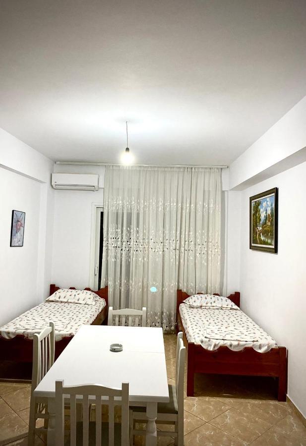 Honey Apartment Near Port Of Saranda Extérieur photo